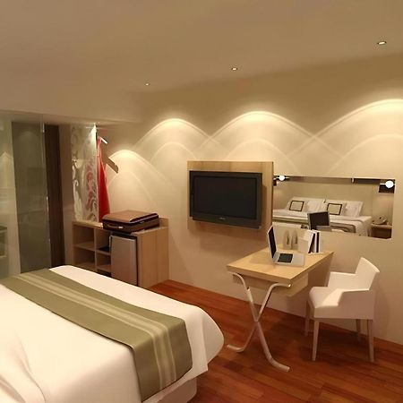 Hotel Horison Ultima Semarang Esterno foto