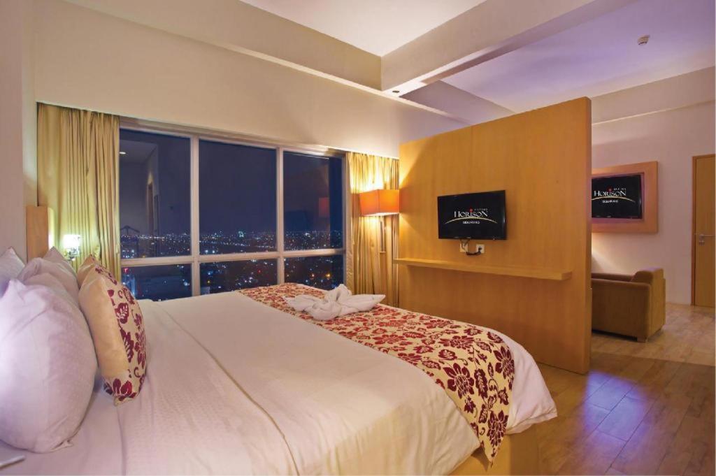 Hotel Horison Ultima Semarang Esterno foto