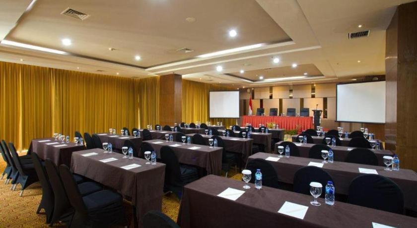 Hotel Horison Ultima Semarang Esterno foto