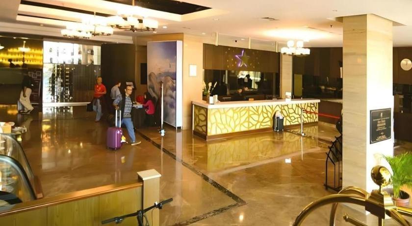 Hotel Horison Ultima Semarang Esterno foto