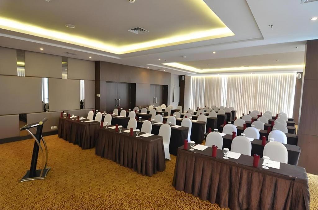 Hotel Horison Ultima Semarang Esterno foto