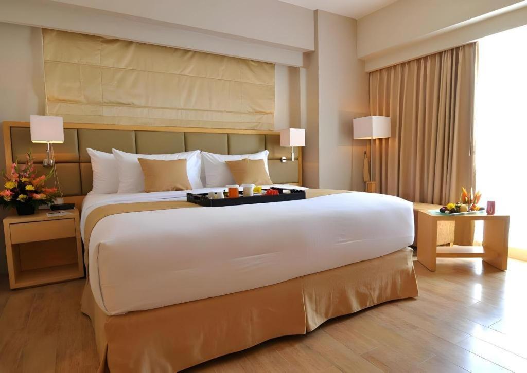 Hotel Horison Ultima Semarang Esterno foto