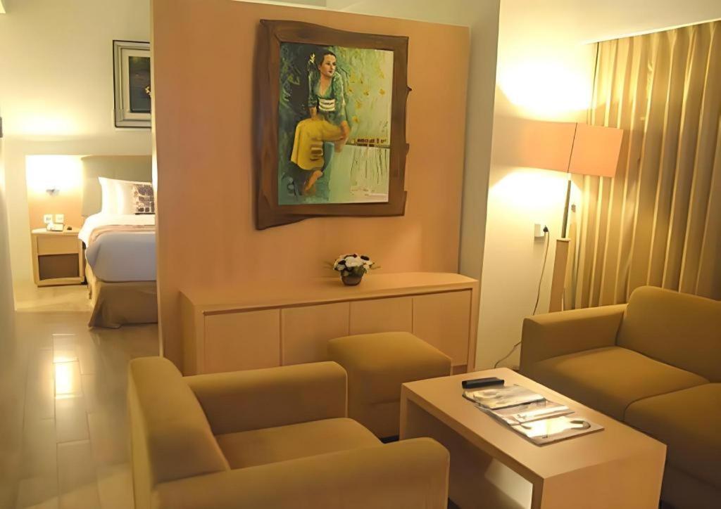 Hotel Horison Ultima Semarang Esterno foto